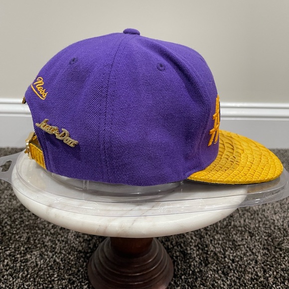 Just Don x Been Trill x Mitchell & Ness
NBA Los Angeles Lakers Snakeskin Hat - Picture 4 of 14